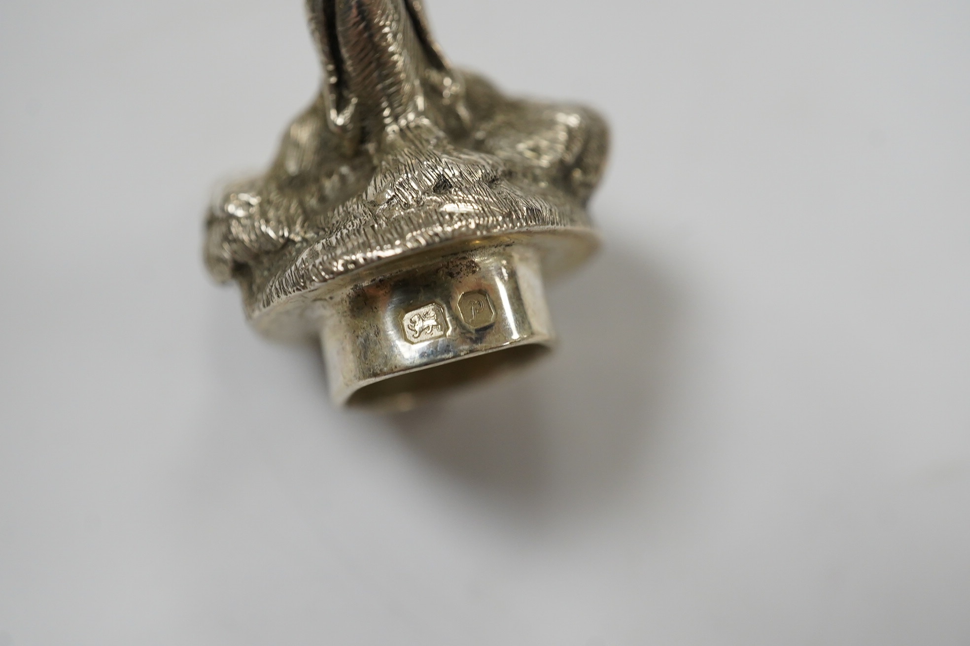 An Elizabeth II novelty silver condiment, modelled as a free standing fox, maker SMD Castings?, London, 1970, length 10.7cm, 4.3oz. Condition - fair to good